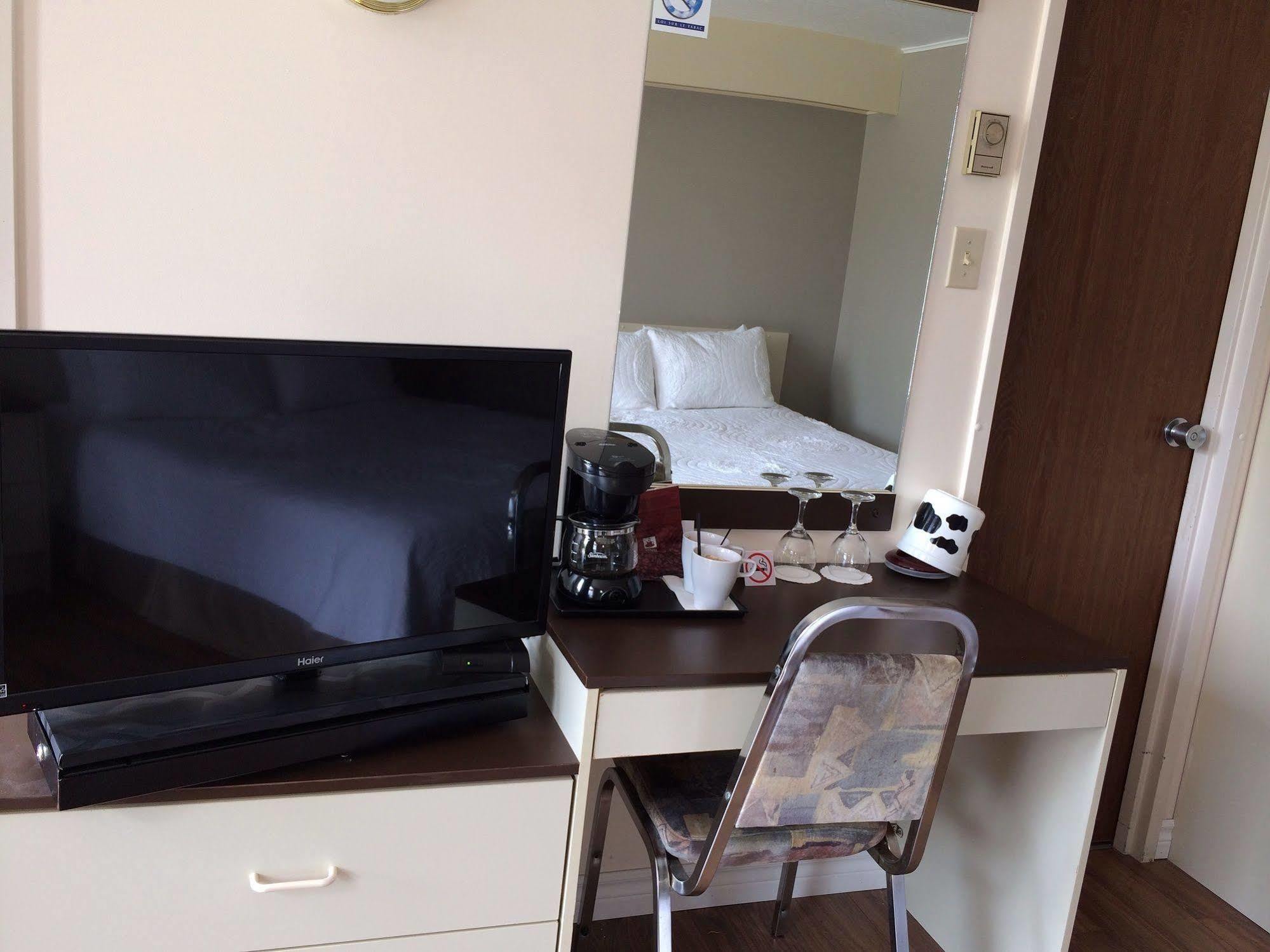 Motel De La Pente Douce マゴグ エクステリア 写真